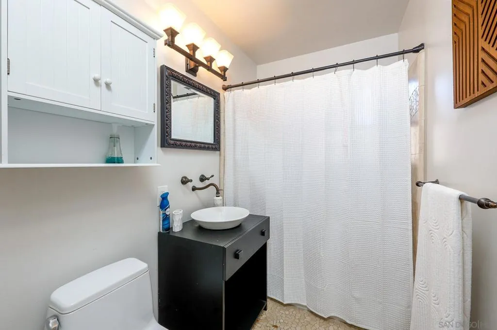 1427 Galveston St, San Diego, California 92110 home-pic-28