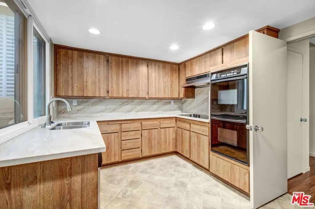 3500 W Manchester Boulevard 168, Inglewood, California 90305 home-pic-11