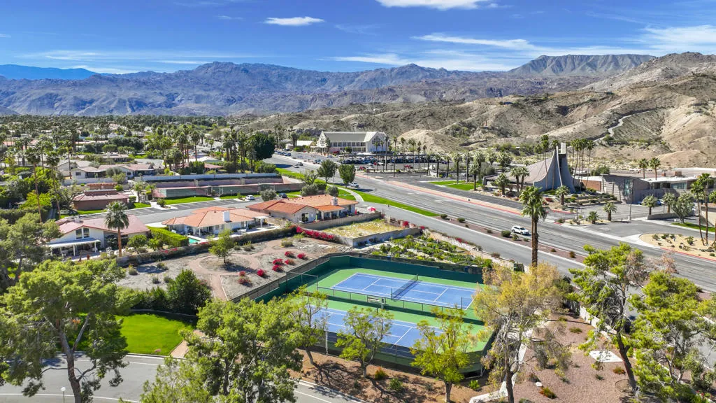 72732 Tony Trabert Lane, Palm Desert, California 92260 home-pic-2