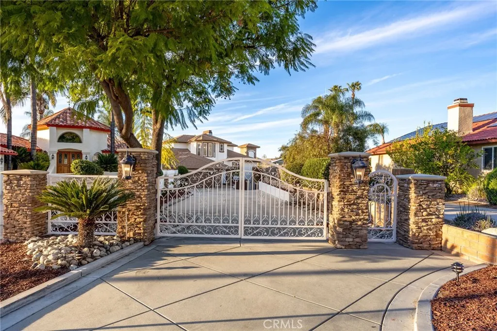 22250 Village Way, Canyon Lake, California 92587 home-pic-2