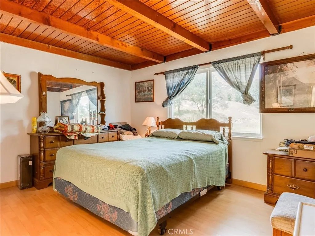 Second bedroom.