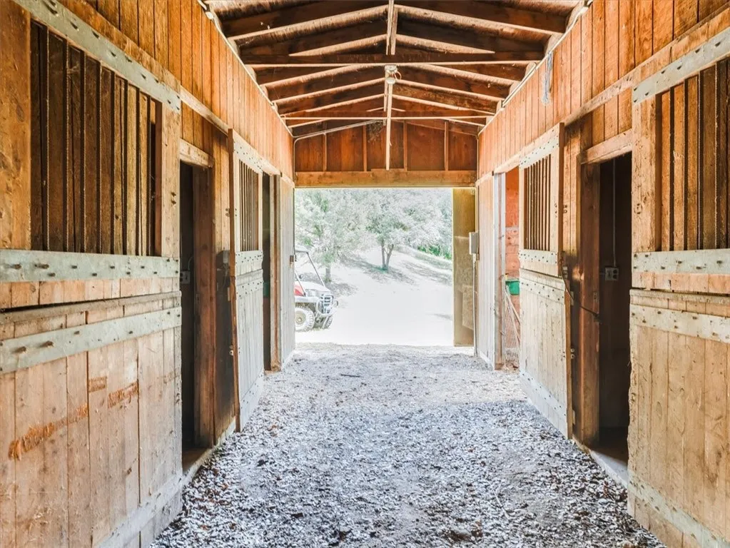 4 stall barn