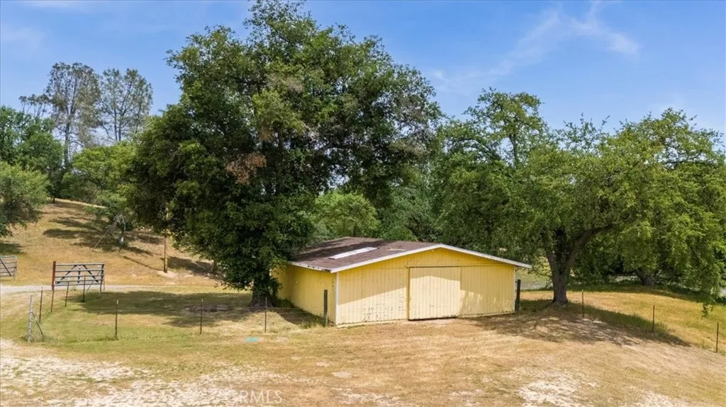 The barn is a must see.