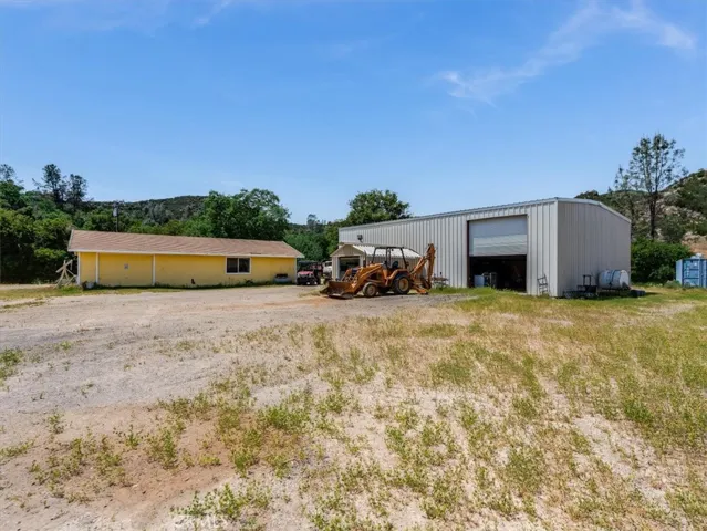 Shop with possible third unit.