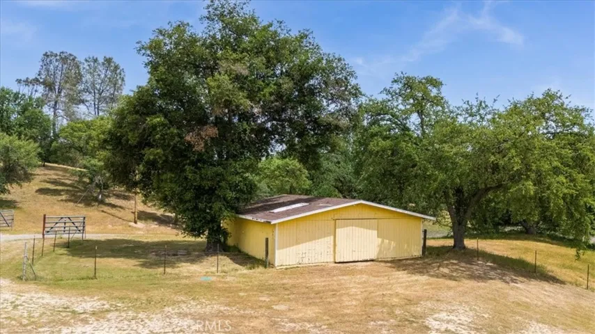 The barn is a must see.