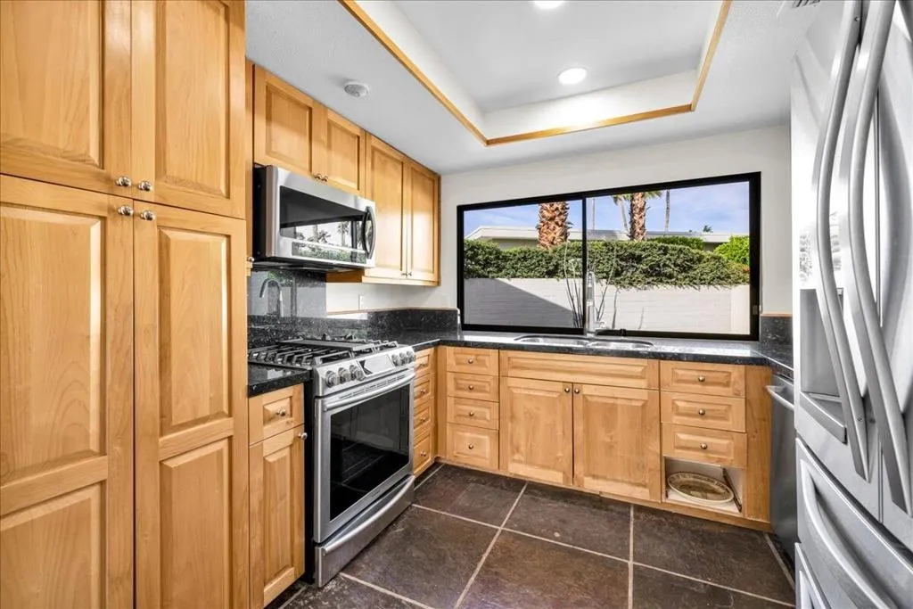 130 W Racquet Club Road 505, Palm Springs, California 92262 home-pic-13