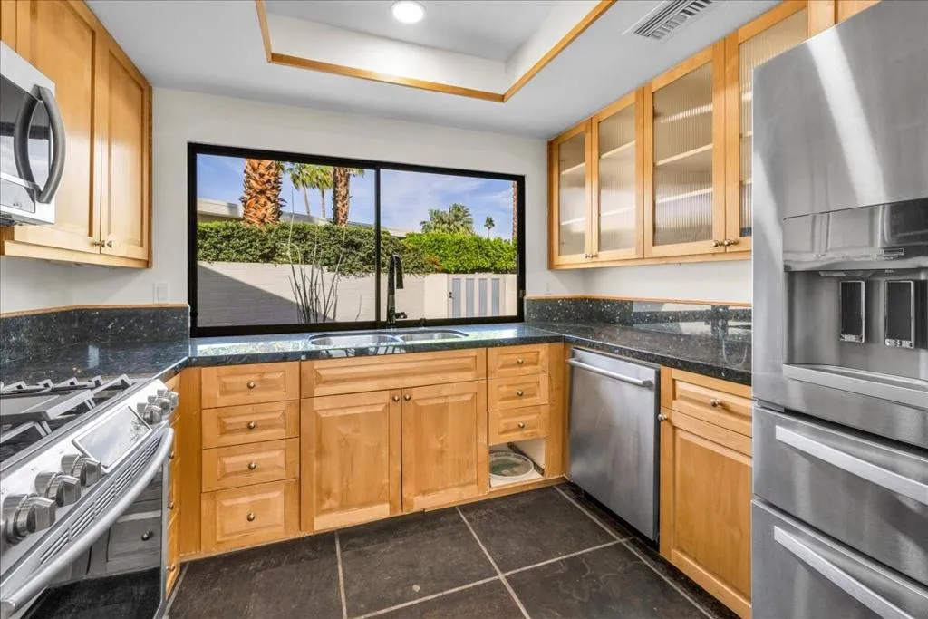 130 W Racquet Club Road 505, Palm Springs, California 92262 home-pic-12