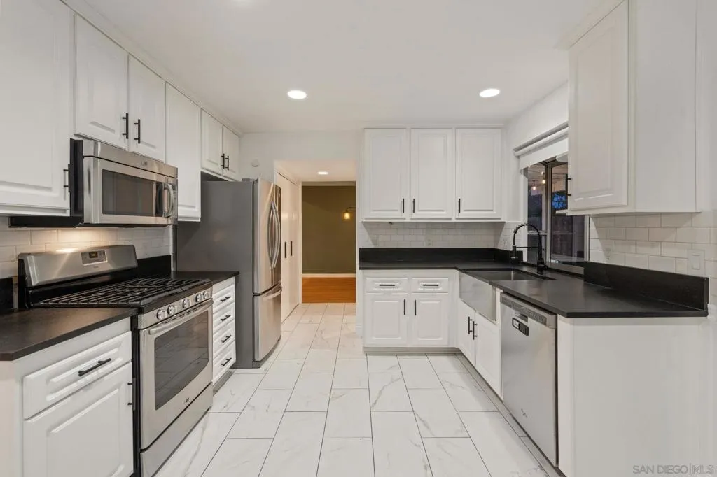 1413 Eastview Court, Oceanside, California 92056 home-pic-24