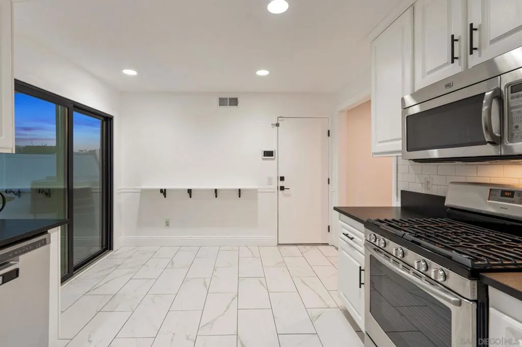 1413 Eastview Court, Oceanside, California 92056 home-pic-28