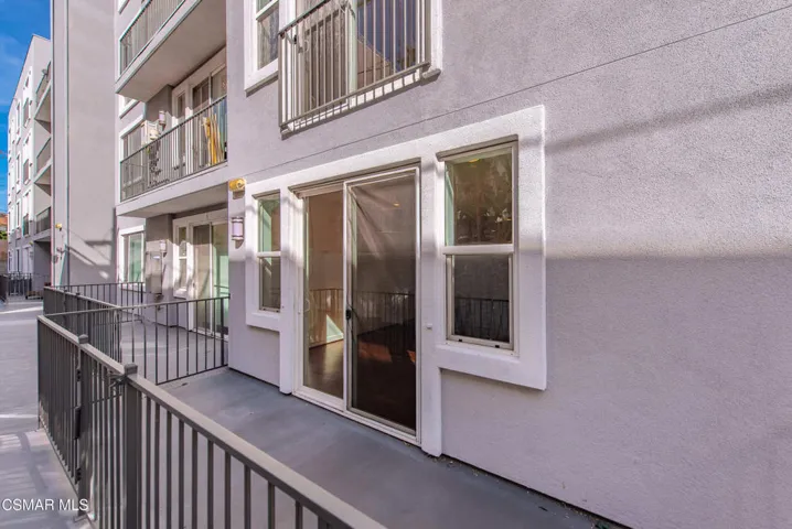10878 Bloomfield St Toluca Lake 2-27