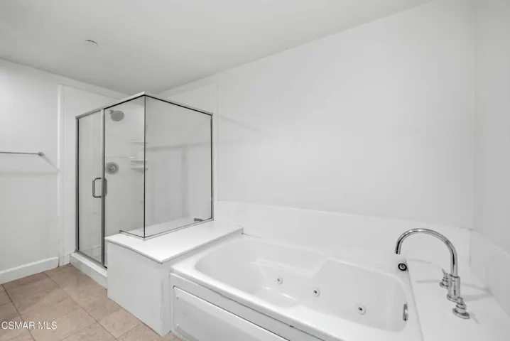 10878 Bloomfield St Toluca Lake 2-20