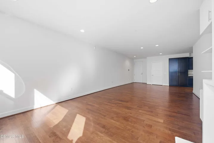 10878 Bloomfield St Toluca Lake 2-7