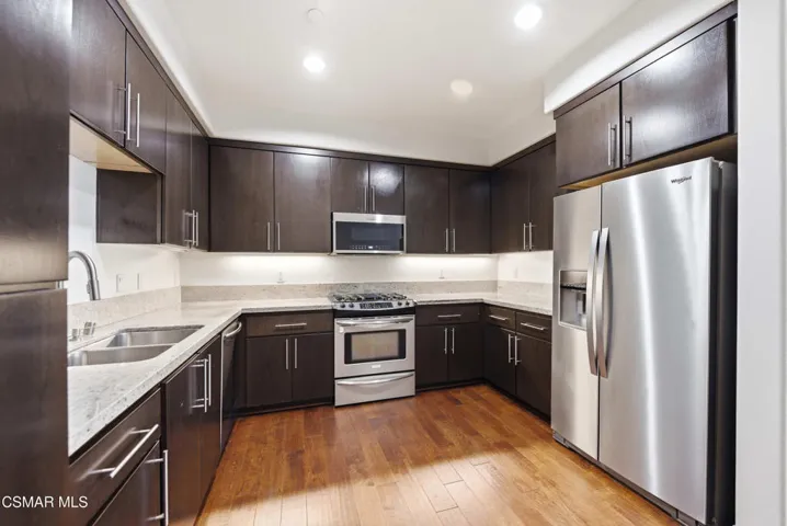 10878 Bloomfield St Toluca Lake 2-9