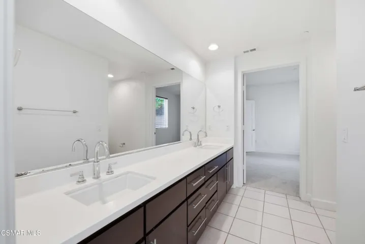 10878 Bloomfield St Toluca Lake 2-15