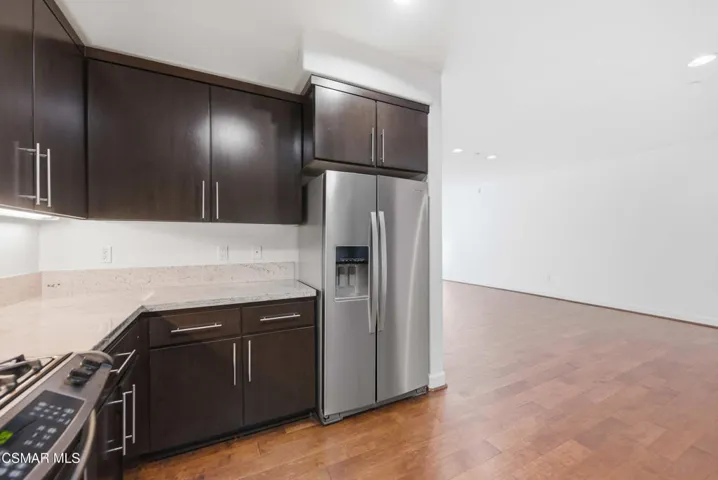 10878 Bloomfield St Toluca Lake 2-11