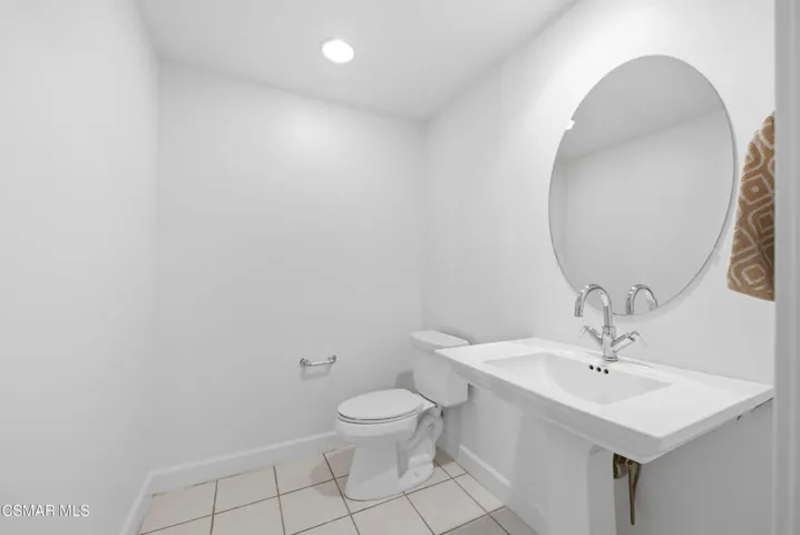 10878 Bloomfield St Toluca Lake 2-12