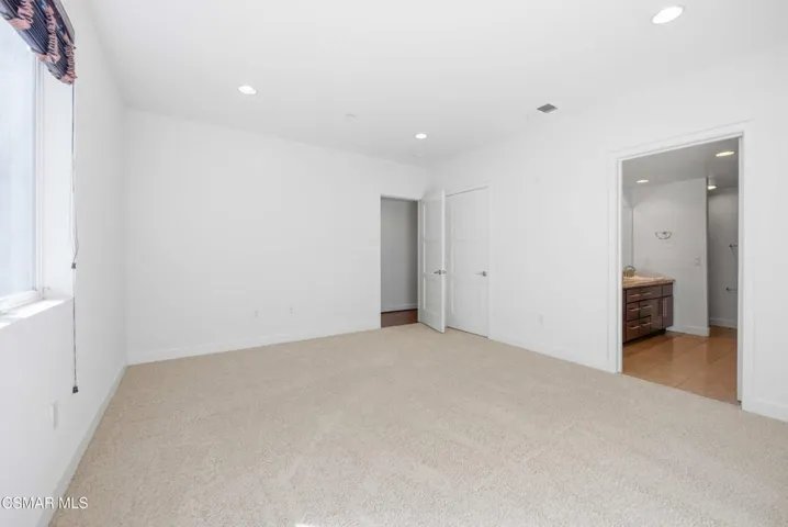 10878 Bloomfield St Toluca Lake 2-23