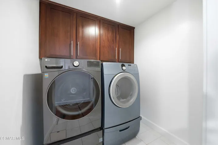 10878 Bloomfield St Toluca Lake 2-24