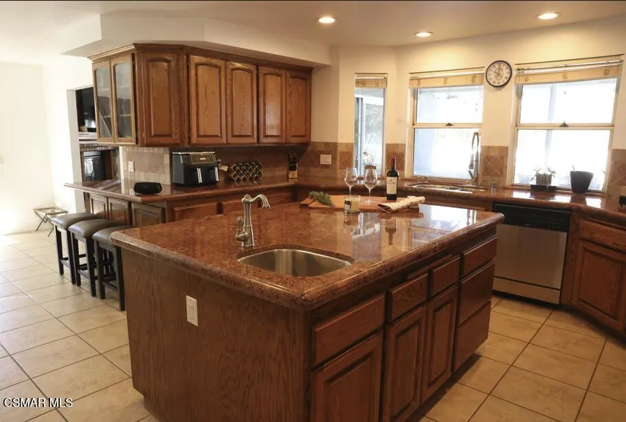 2331 Welcome Court, Simi Valley, California 93063 home-pic-6