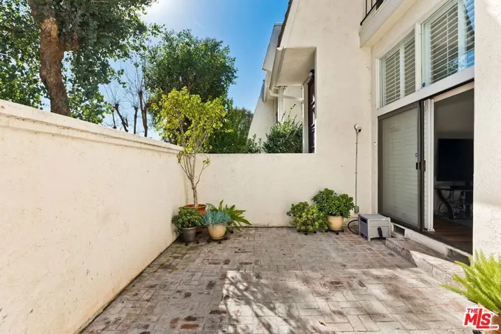 6263 1/2 Randi Avenue, Woodland Hills, California 91367