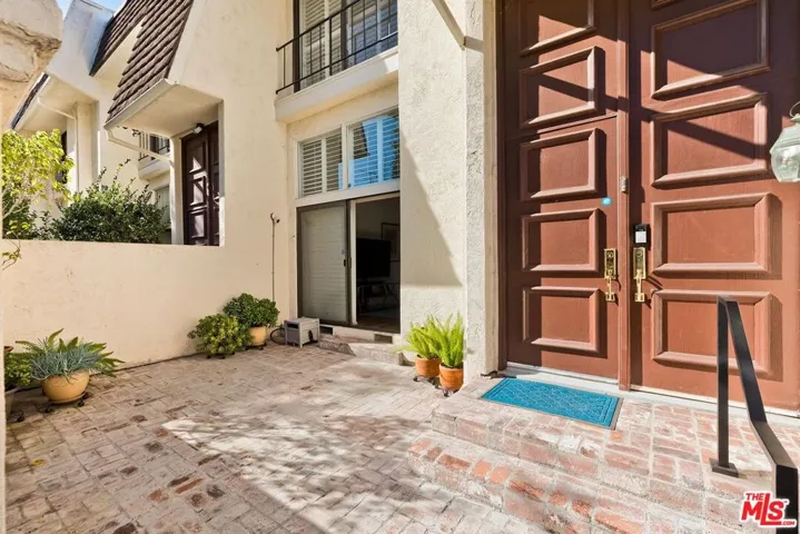 6263 1/2 Randi Avenue, Woodland Hills, California 91367
