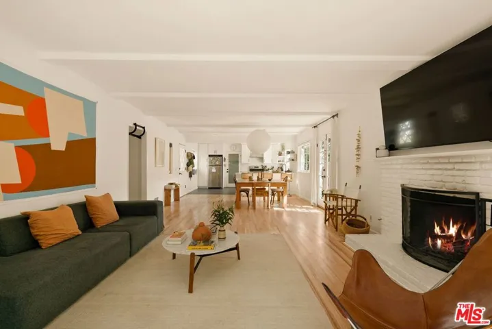 5131 Tendilla Avenue, Woodland Hills, California 91364