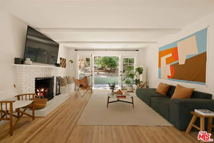 5131 Tendilla Avenue, Woodland Hills, California 91364