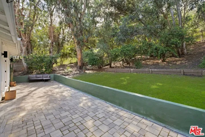 5131 Tendilla Avenue, Woodland Hills, California 91364