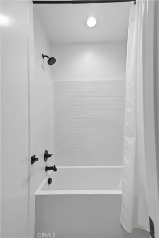 Guest bathroom 1