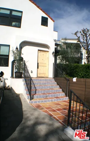 Entry exclusive to Unit