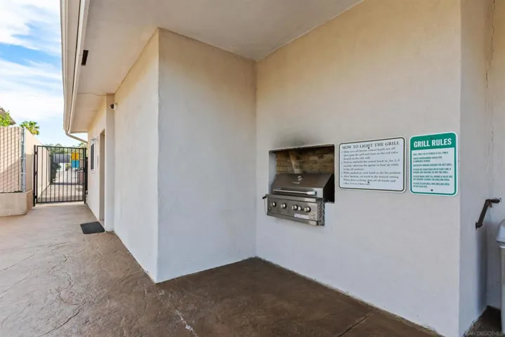 14089 Pomegranate Ave 214, Poway, California 92064