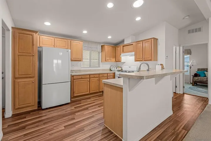 14089 Pomegranate Ave 214, Poway, California 92064