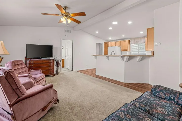 14089 Pomegranate Ave 214, Poway, California 92064