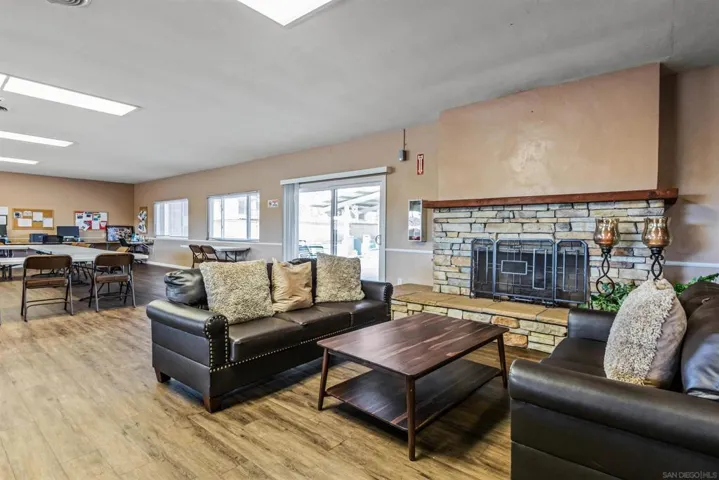 14089 Pomegranate Ave 214, Poway, California 92064