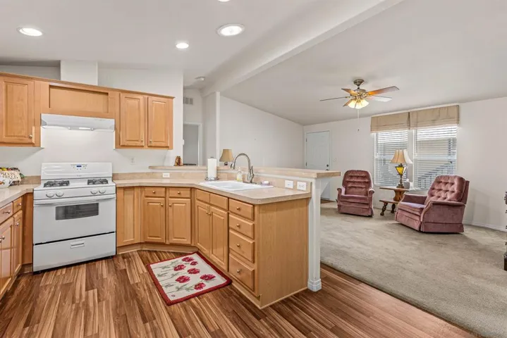 14089 Pomegranate Ave 214, Poway, California 92064