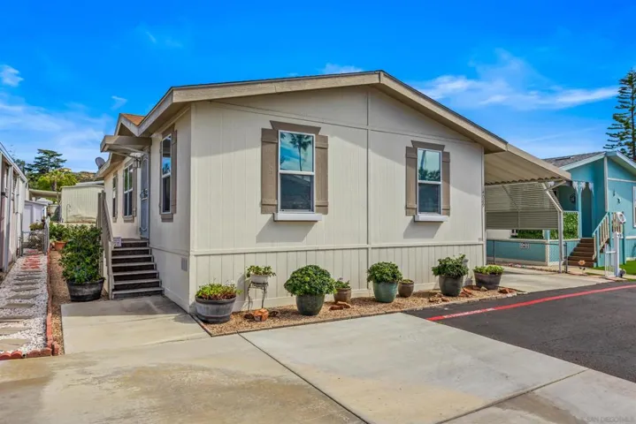 14089 Pomegranate Ave 214, Poway, California 92064
