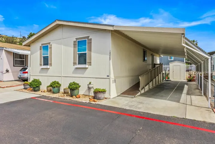 14089 Pomegranate Ave 214, Poway, California 92064