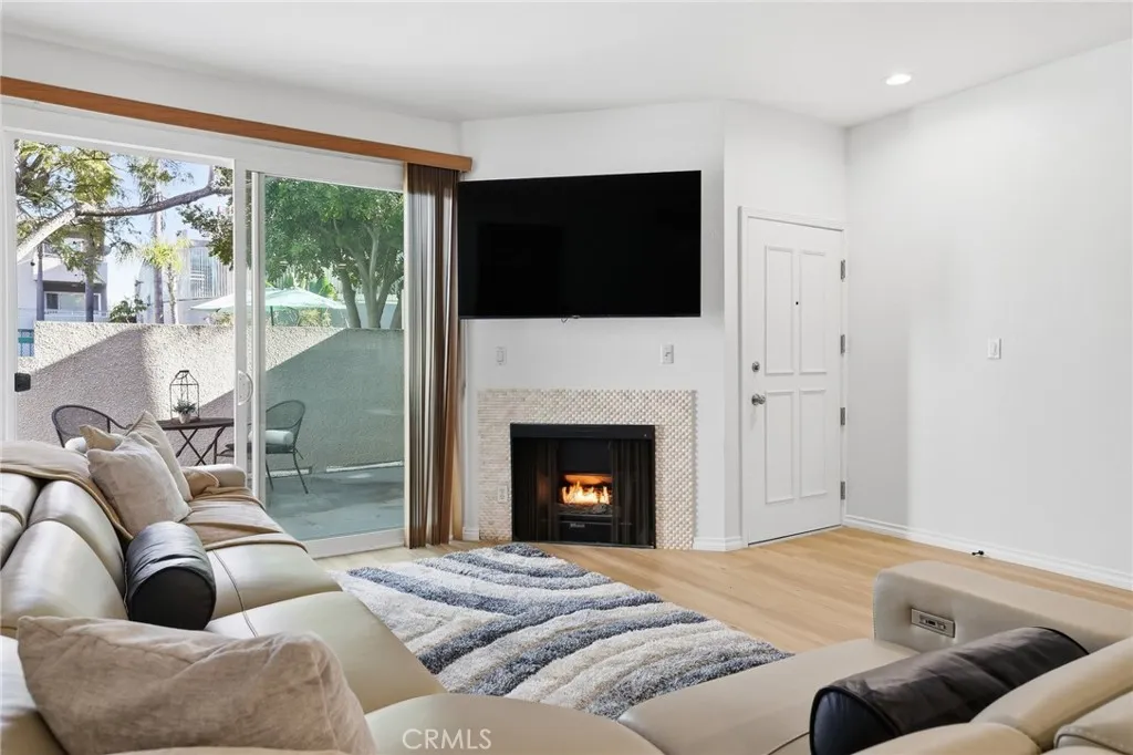 434 E Spruce Avenue, Inglewood, California 90301 home-pic-1