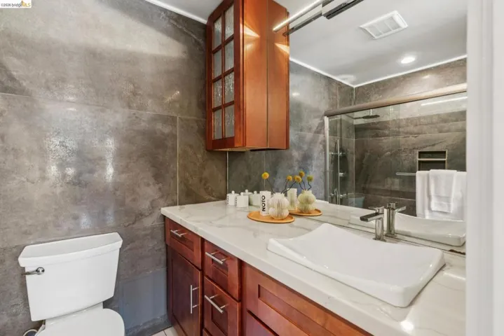 565 565 Bellevue Ave 806, Oakland, California 94610