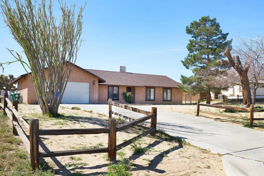58859 Campero Drive, Yucca Valley, California 92284 home-pic-1
