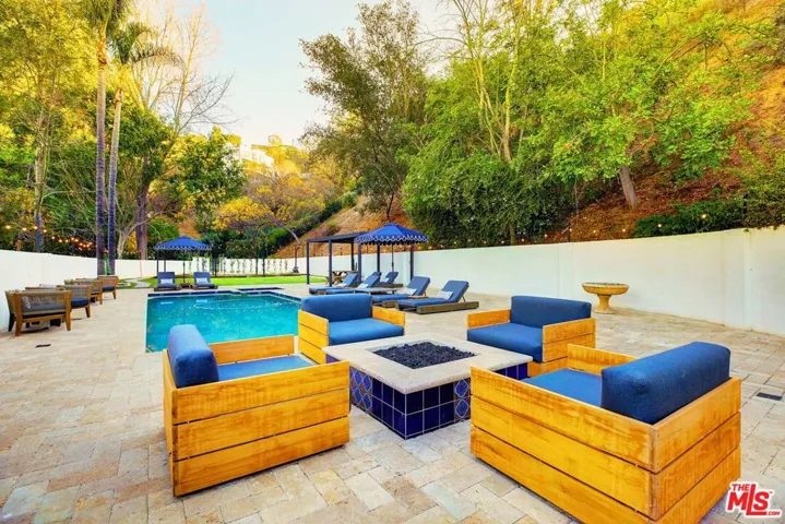 2570 Nichols Canyon Road, Los Angeles, California 90046