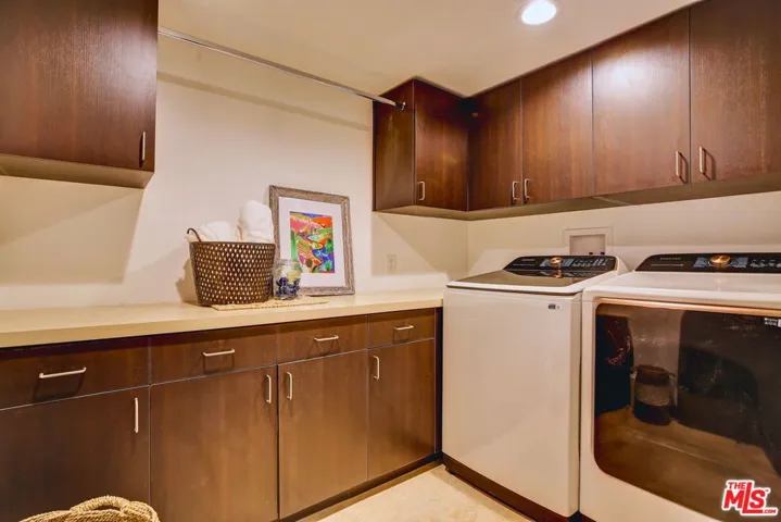 2570 Nichols Canyon Road, Los Angeles, California 90046