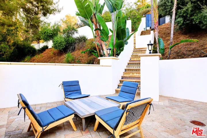 2570 Nichols Canyon Road, Los Angeles, California 90046