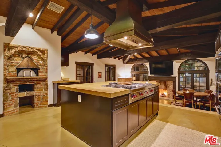 2570 Nichols Canyon Road, Los Angeles, California 90046