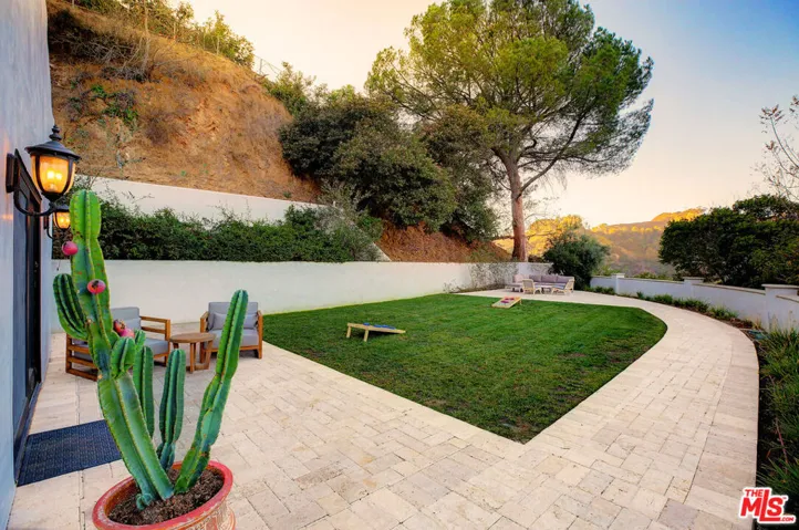 2570 Nichols Canyon Road, Los Angeles, California 90046