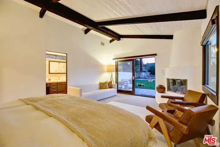2570 Nichols Canyon Road, Los Angeles, California 90046