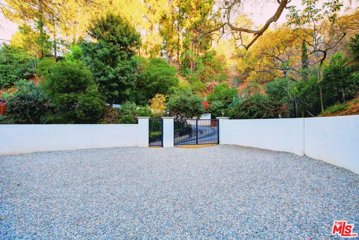2570 Nichols Canyon Road, Los Angeles, California 90046