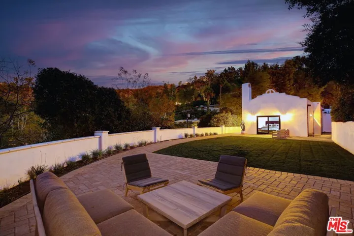 2570 Nichols Canyon Road, Los Angeles, California 90046