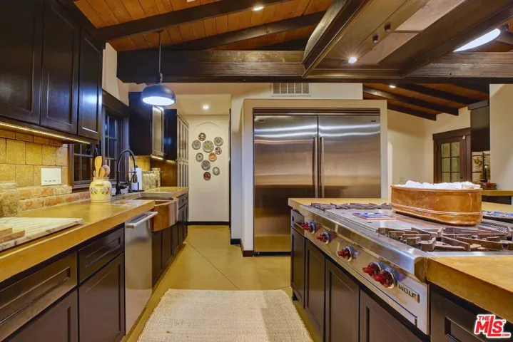 2570 Nichols Canyon Road, Los Angeles, California 90046