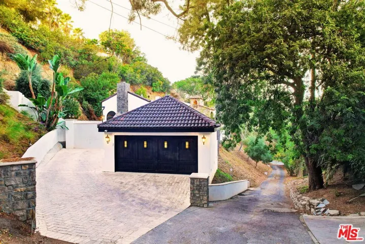 2570 Nichols Canyon Road, Los Angeles, California 90046